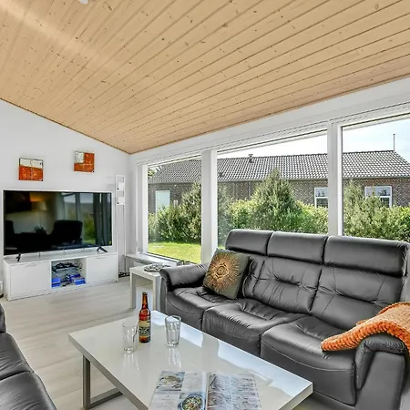 Holiday home 4 Bedroom Lovely In Tarm