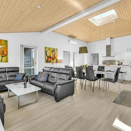 4 Bedroom Lovely In