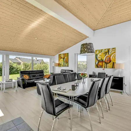 4 Bedroom Lovely In Holiday home